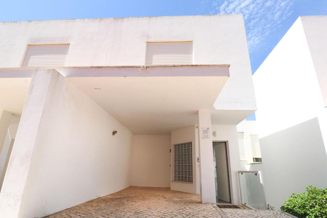Lovelystay - Divine 3Bdr Duplex House W/ Pool & Garden Patroves ภายนอก รูปภาพ